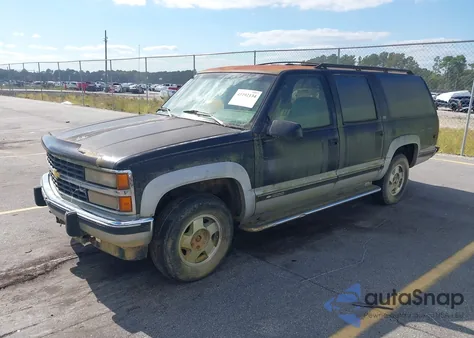1993 Chevrolet Suburban K1500 из США, поврежденный, VIN 1GNFK16K4PJ376957
